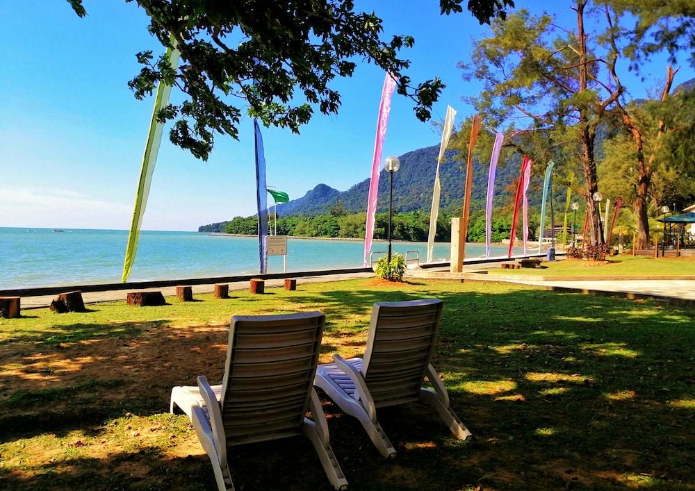 Damai Beach Resort Kuching Exteriör bild