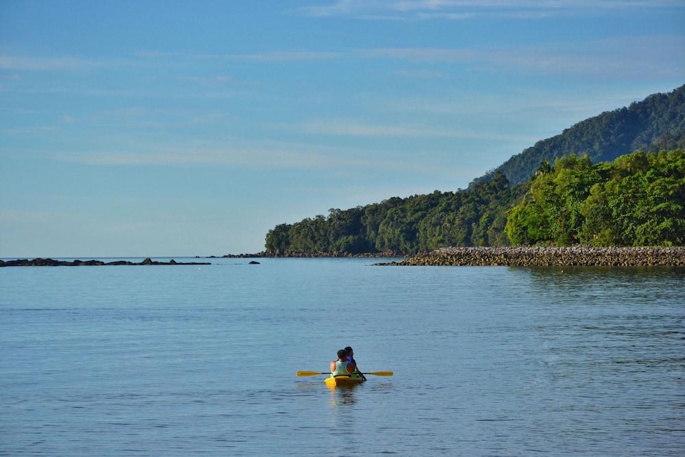 Damai Beach Resort Kuching Exteriör bild